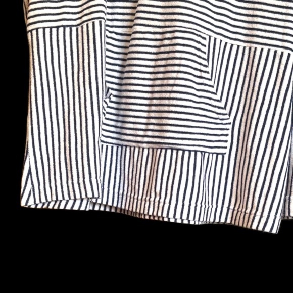 NWOT-Striped Women's Sweatshirt - Picture 8 of 11